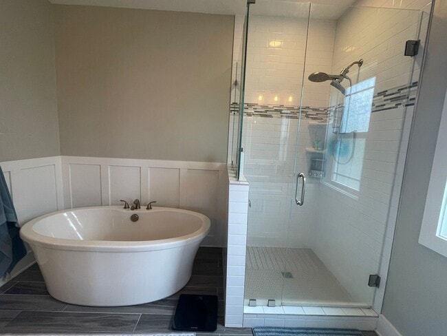 Building Photo - 5 Bedroom 3 1/2 Bath Home For Rent!