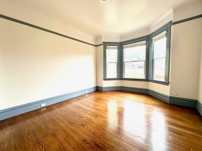 Building Photo - Large, Elegant Home Near USF w/ 6BR, 3BA L...