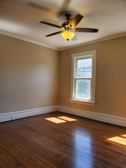 Building Photo - 987 Parsons Ave