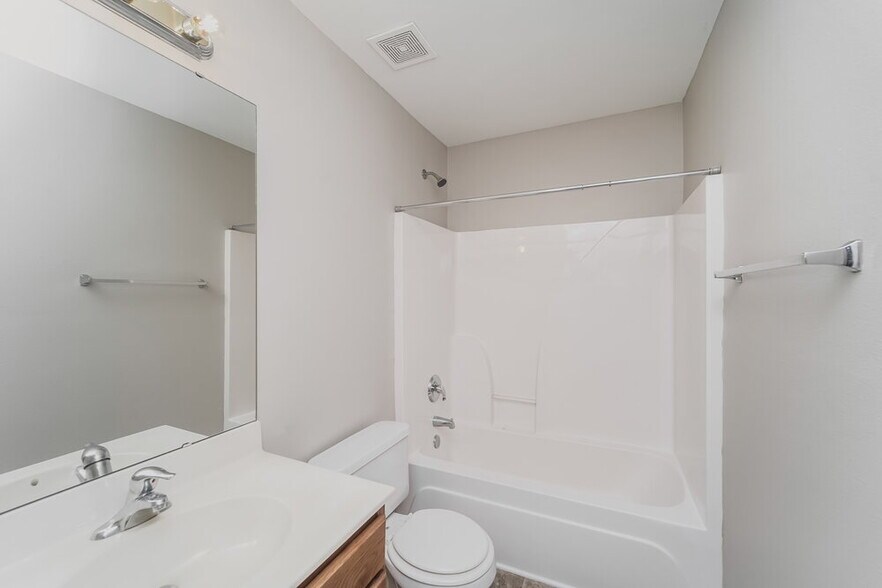 Building Photo - 13107 Ambrosia St