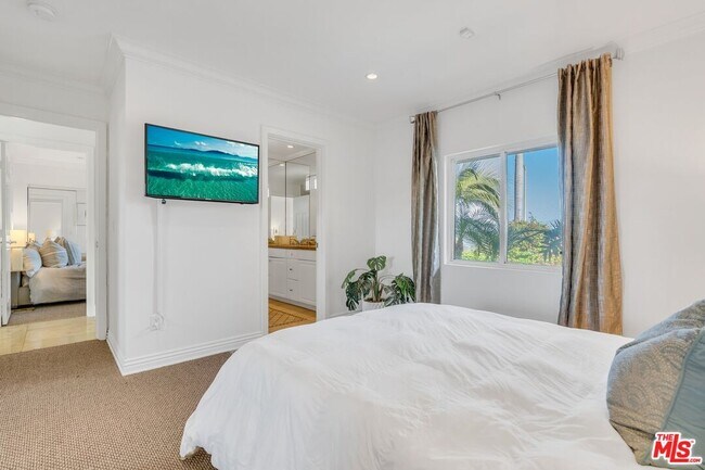 Building Photo - 2177 Summitridge Dr