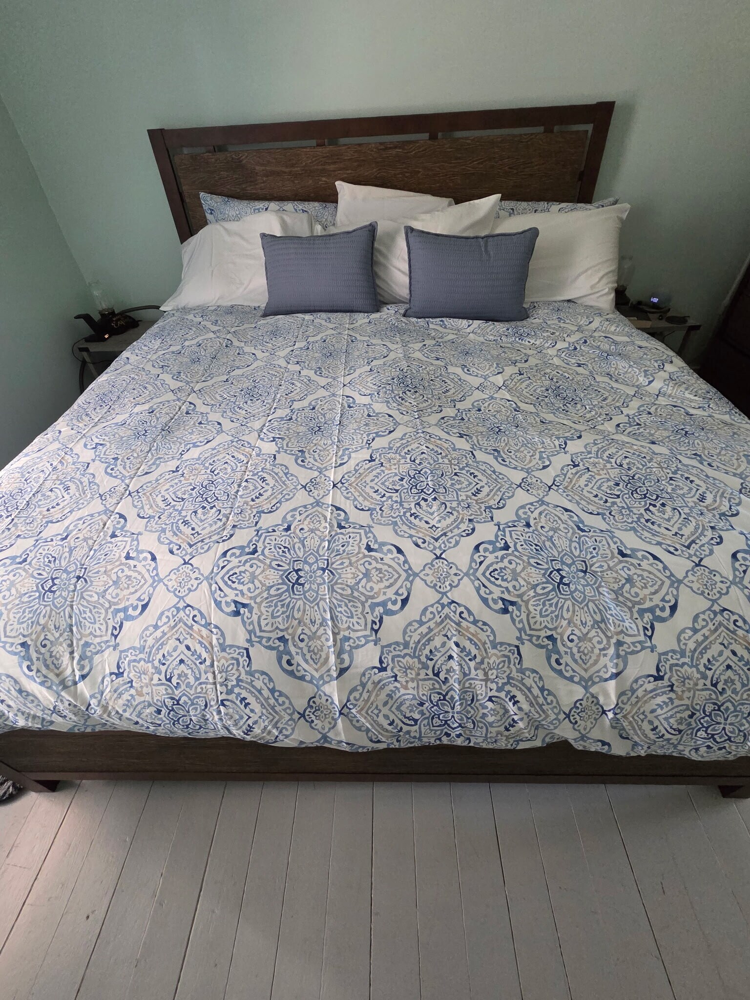 King size bed in bedroom 2 - 86 Holden St