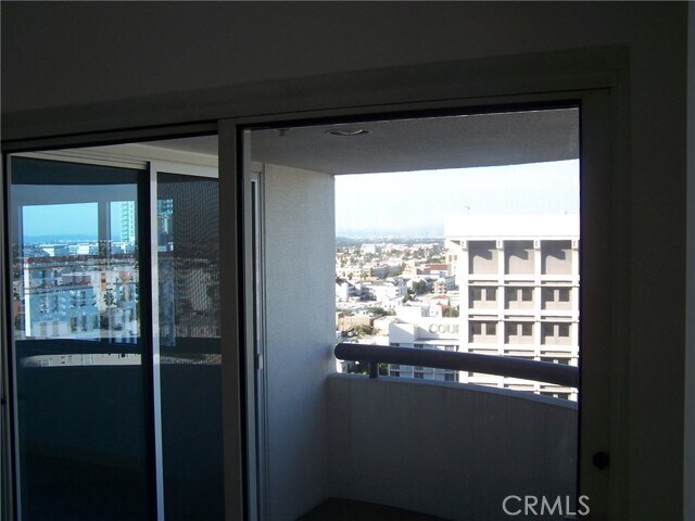 Building Photo - 525 E Seaside Way