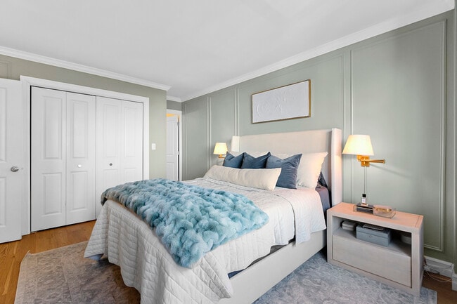 Building Photo - 2930 N Sheridan Rd