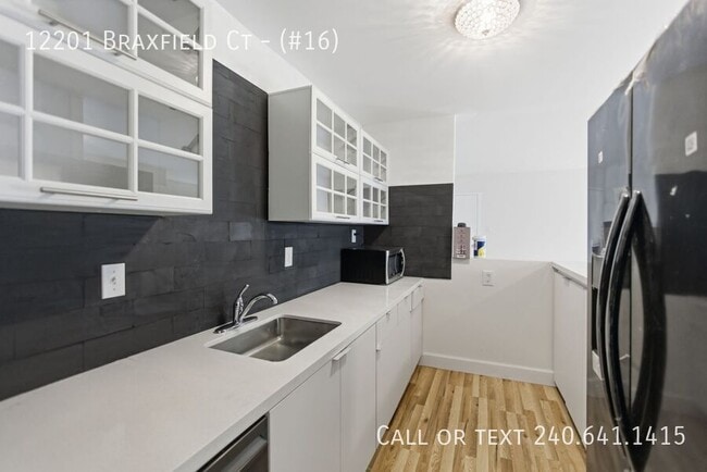 Building Photo - 12201 Braxfield Ct