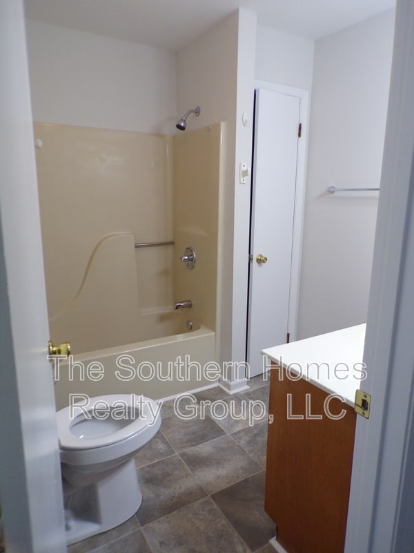 Building Photo - 600 Tellico Ave