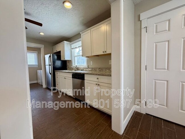 Building Photo - 3185 S 900 E