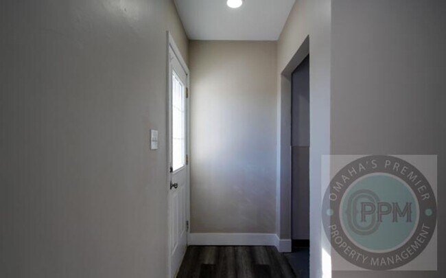 Building Photo - 3309 S 32nd Ave