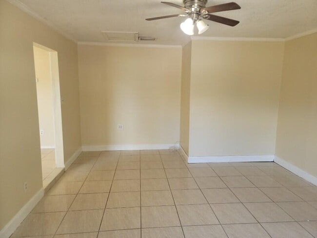 Building Photo - 3105 Langston Dr