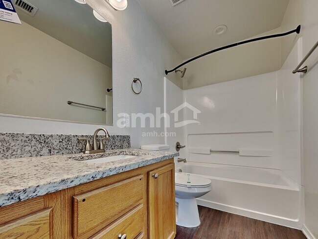 Building Photo - 286 E Mountain Alder St