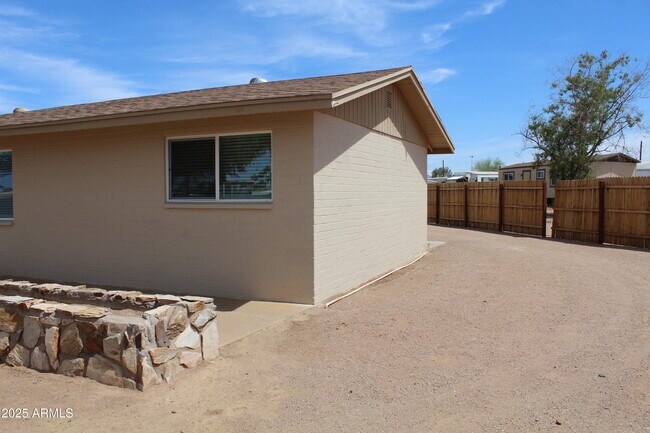 Building Photo - 1347 S Meridian Rd