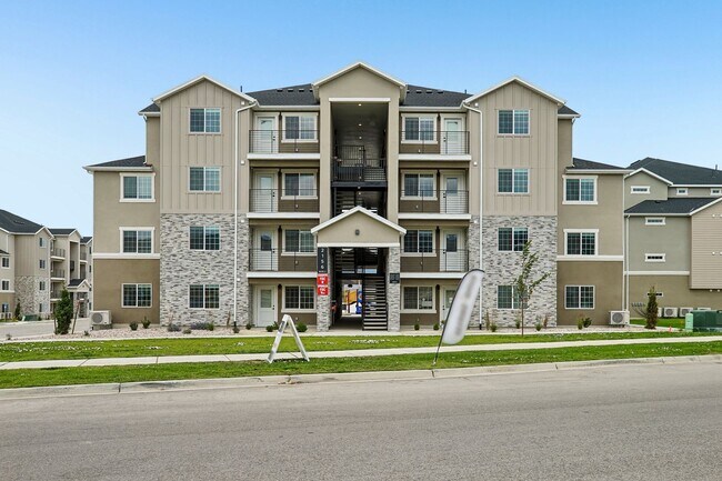 Building Photo - 989 E Ella Ln