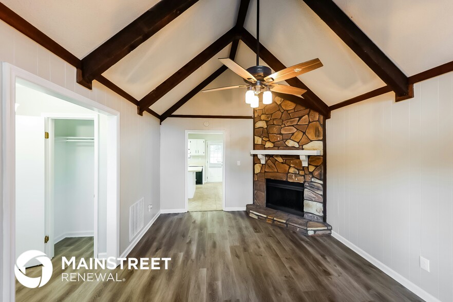 Building Photo - 3010 Lone Oak Rd