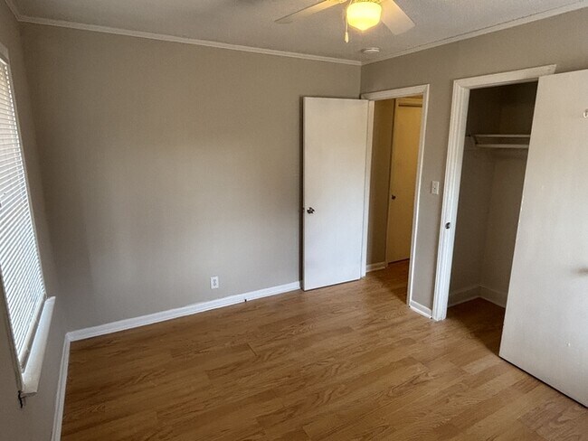 Building Photo - 2213 Franklin St