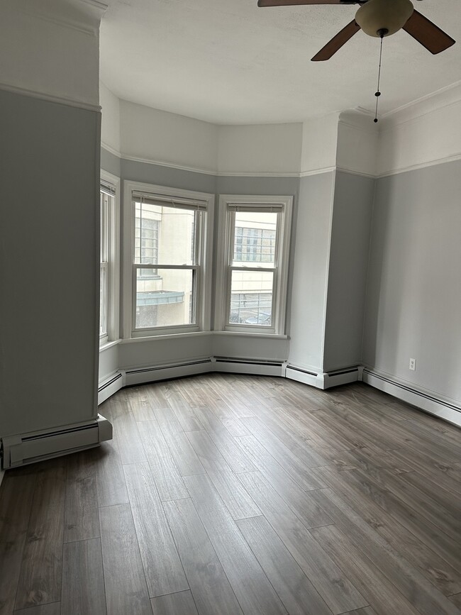 Building Photo - 1133 N State St