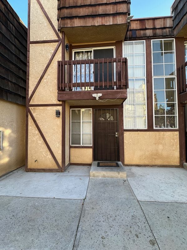 Primary Photo - 13832 Vanowen St