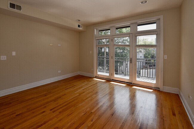 Building Photo - 2942 N Lincoln Ave
