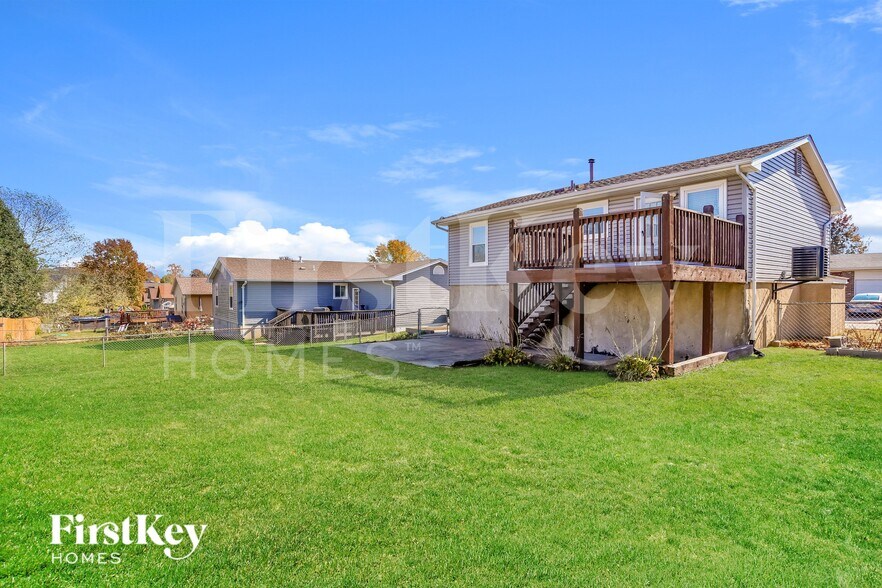 Building Photo - 3201 Lupine Dr