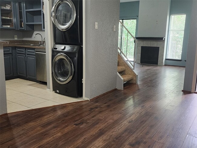 Building Photo - 10811 Richmond Ave.