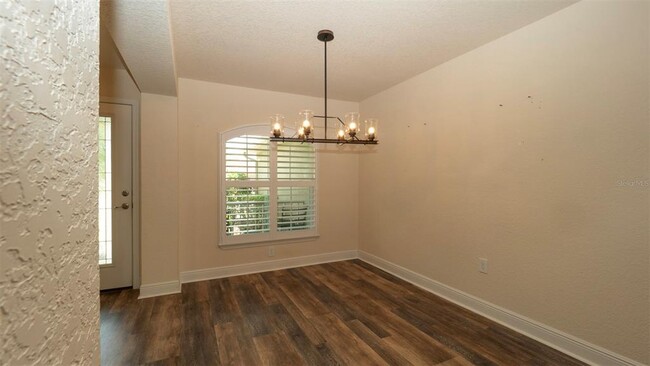Building Photo - 6856 Wirevine Dr