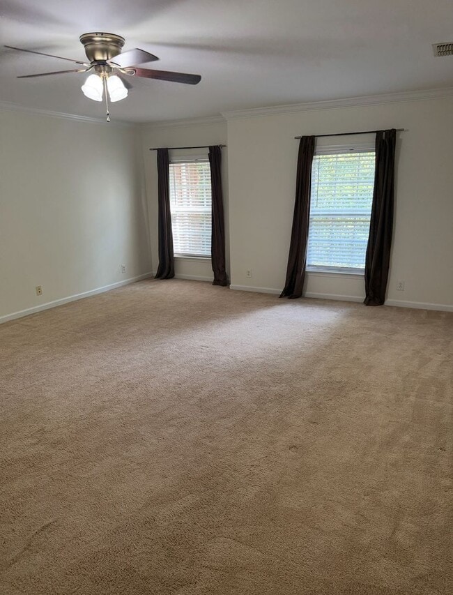 Building Photo - Beautiful 4 Bedroom Home