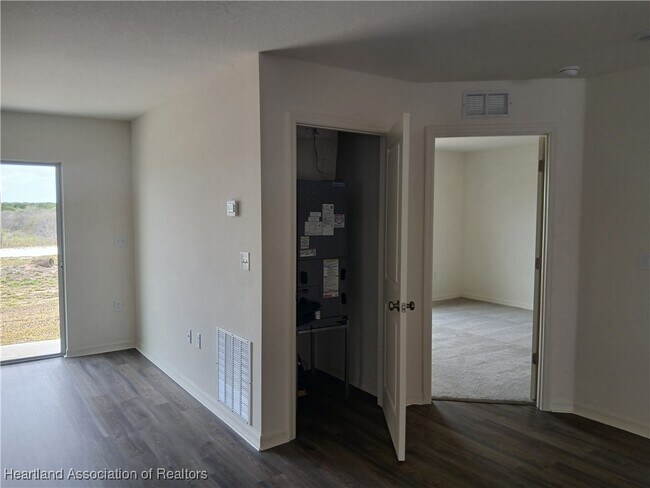 Building Photo - 1301 Stone Ridge Cir