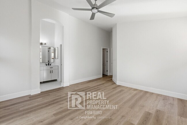 Building Photo - 2420 W Blue Sky Dr