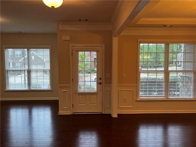 Building Photo - 701 Woodbridge Dr