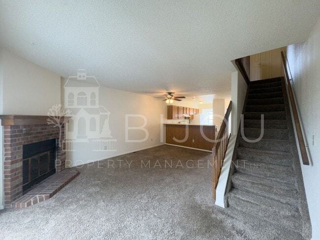 Building Photo - Gold Hill Townhome
