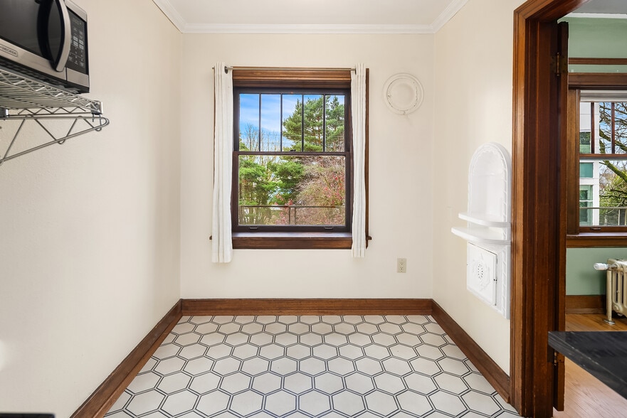 Building Photo - 1631 16th Ave