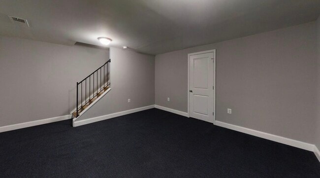 Building Photo - 3 bedroom opportunity area