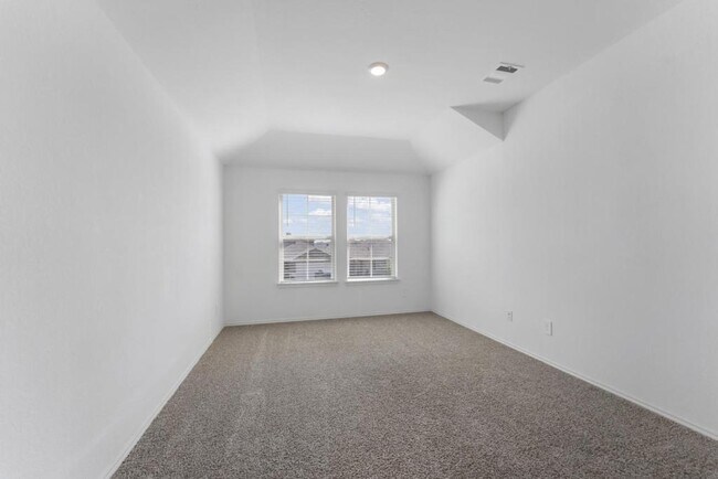 Building Photo - 14678 Cyn Pnes Ln