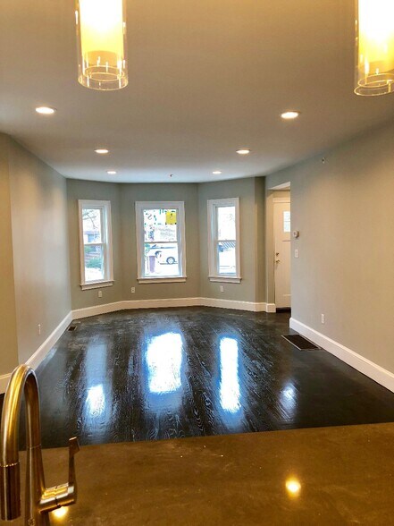 Building Photo - 93 Grant St