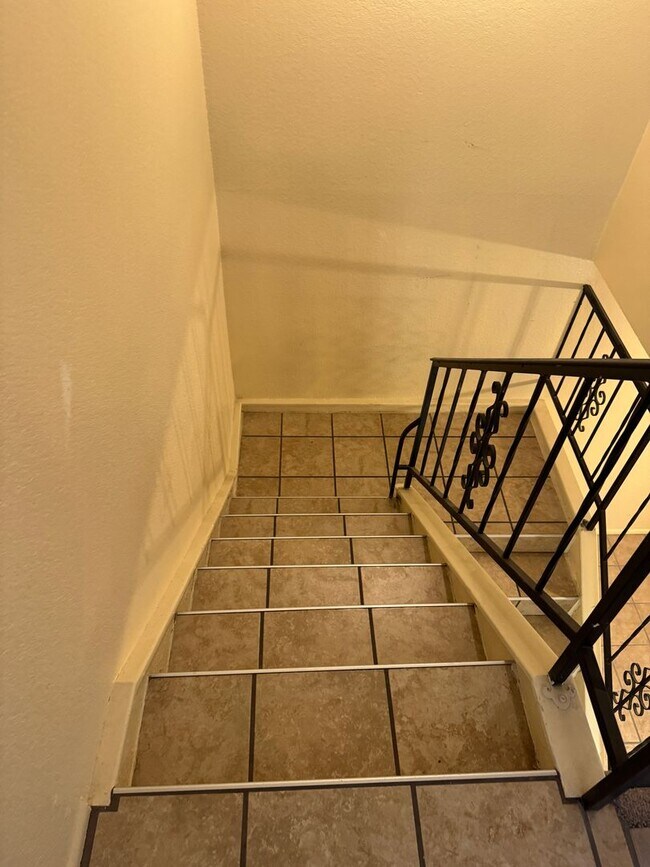 Building Photo - Visa Del Valle Townhome with Community Poo...