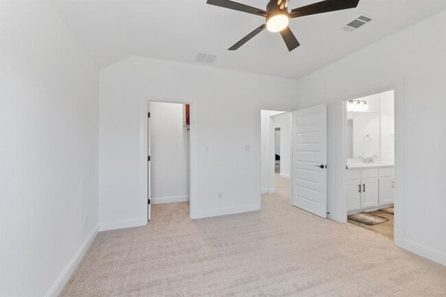Building Photo - 125 Plainsman Ln