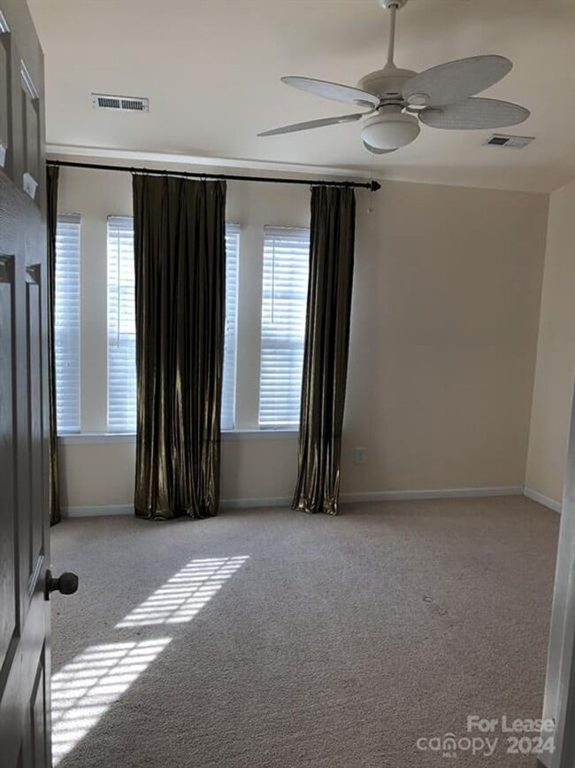 Building Photo - 11138 Derryrush Ave