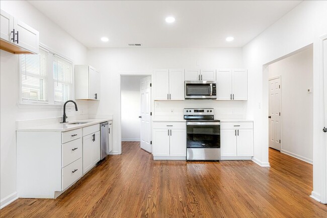 Building Photo - Live Stylishly. Live Comfortably. Live Memphis