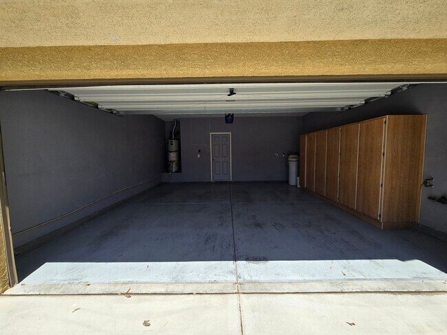 Building Photo - A Beautiful Single Story Townhouse! 3 Bed,...