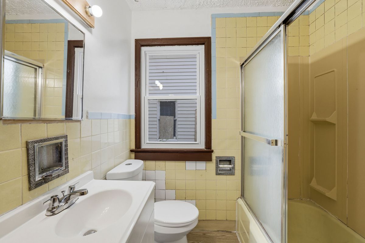 Building Photo - 414 18th St