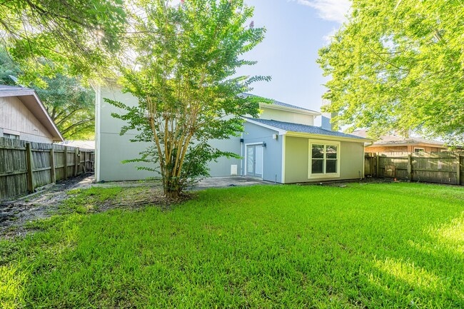 Building Photo - 10422 Gulfstream Ln