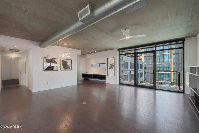 Building Photo - 100 W Portland St