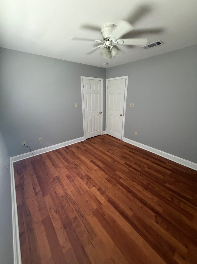 Building Photo - Crystal Lake Apartments