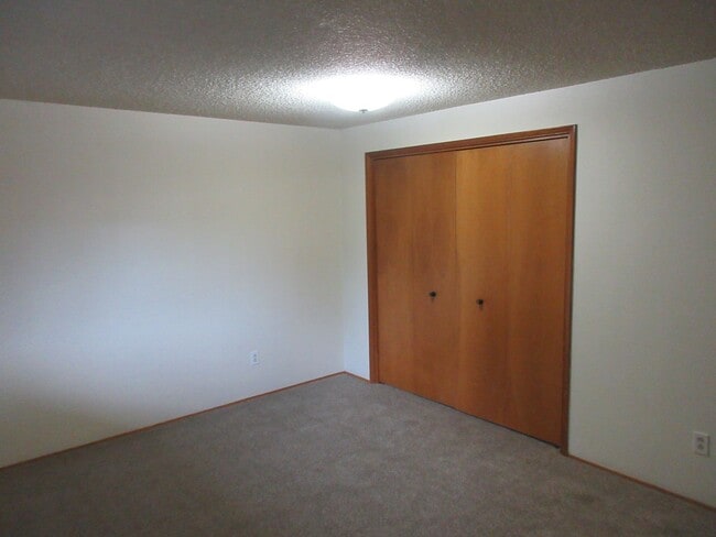 Building Photo - 1/2 Off 1st Month's Rent - Two Bedroom w/ Garage