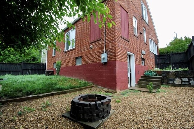 Building Photo - 3 Shenandoah Ave