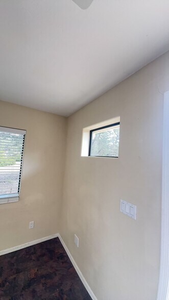Building Photo - 542 E Juniper Dr