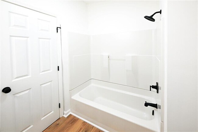 Building Photo - 88 Lucia Dr SE