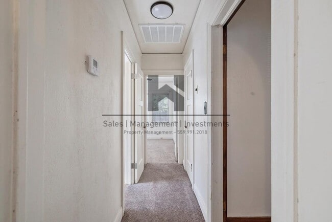 Building Photo - 232 E San Joaquin Ave