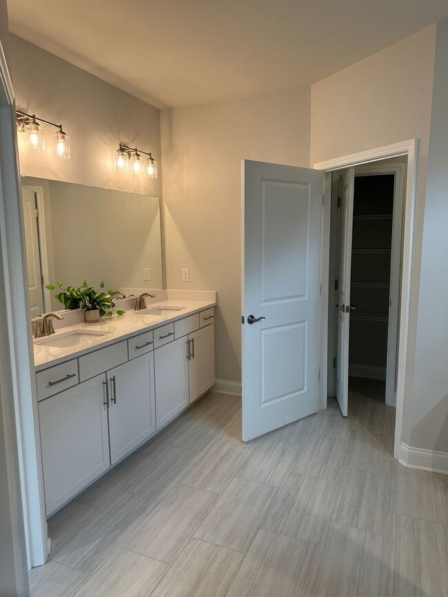 Building Photo - 505 Colebrook Wy