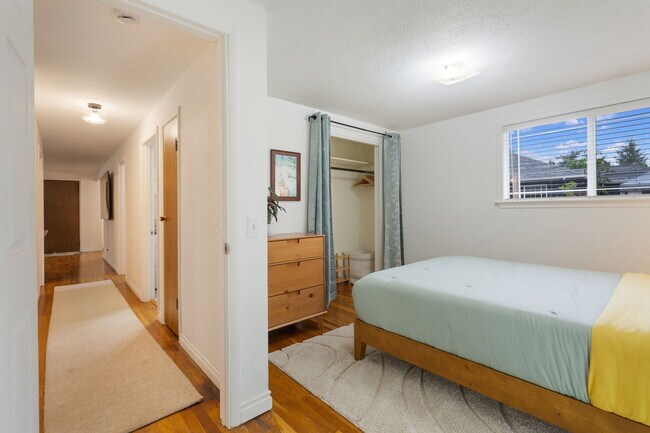 Building Photo - 7414 SE Ogden St