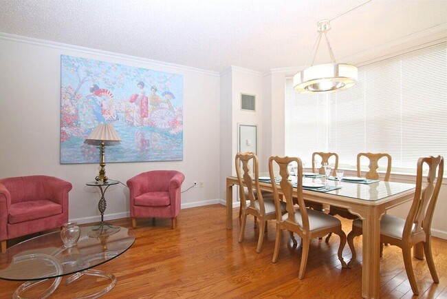 Building Photo - 300 Mamaroneck Ave